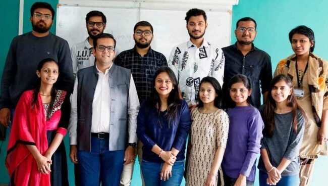 Guest session art of taking interviews & Managing crisis by Brijesh Doshi, Sr. Correspondent at Zee 24 Kalak